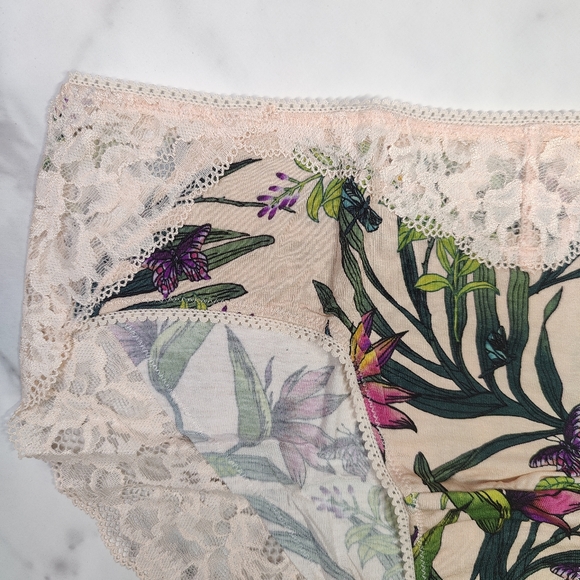 Soma Intimates & Sleepwear Nwt Soma Embraceable Signature Lace